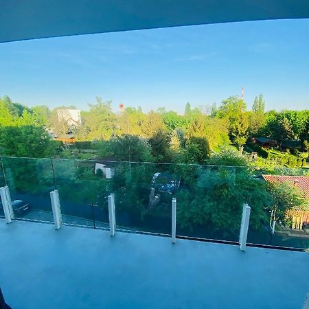 Luxury White Apartment In Park Lotnikow Krakau Buitenkant foto