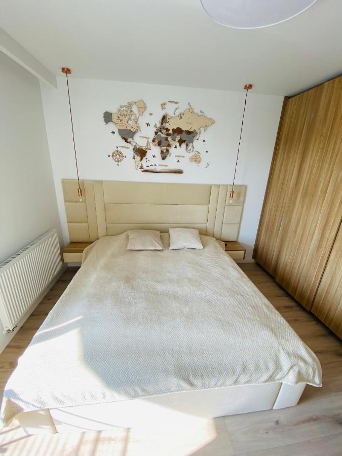 Luxury White Apartment In Park Lotnikow Krakau Buitenkant foto