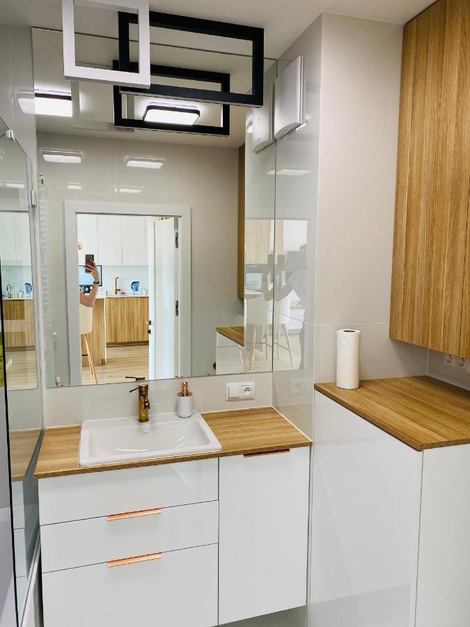 Luxury White Apartment In Park Lotnikow Krakau Buitenkant foto