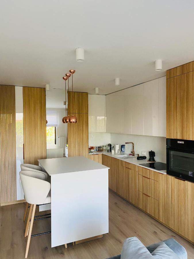Luxury White Apartment In Park Lotnikow Krakau Buitenkant foto