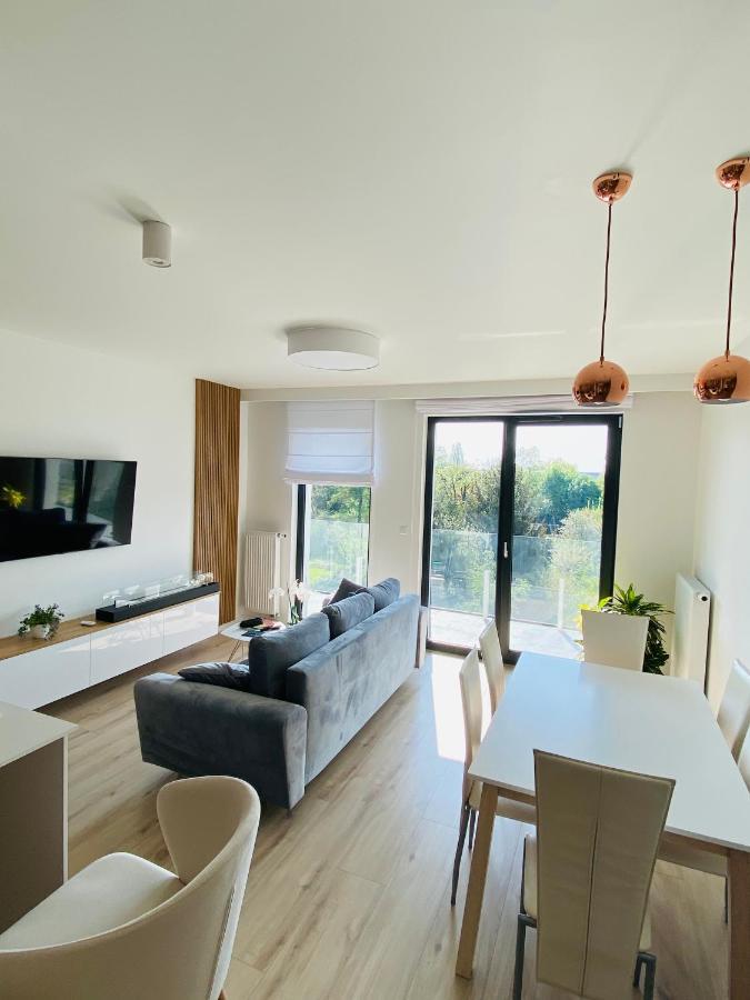 Luxury White Apartment In Park Lotnikow Krakau Buitenkant foto